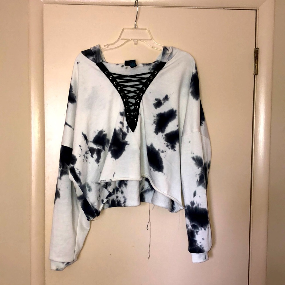 Black and White Tie Die Cropped Top